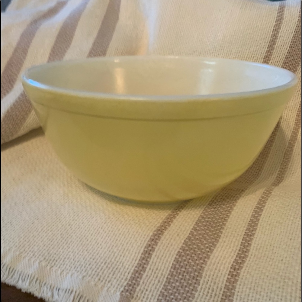 Pyrex 2.5 Qt bowl